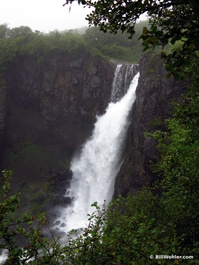 The first waterfall of the hike into the Skaftafell park