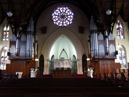 The altar and pipes