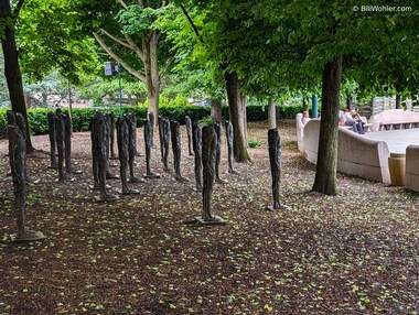 Puellae (Girls) by Magdalena Abakanowicz, 1992