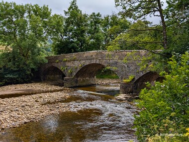 Another old stone bridge