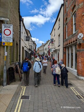 Emma and Dan wander through the streets of Richmond