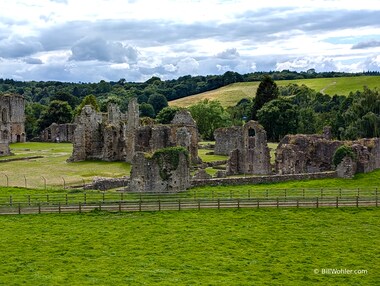 We approach the ruins of the Easby Abbey, which was suppressed in 1536 and was either destroyed or was abandoned and left to decay into ruins  during Henry VIII's Dissolution of the Monasteries