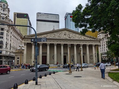 Catedral Metropolitana (https://en.wikipedia.org/wiki/Buenos_Aires_Metropolitan_Cathedral)