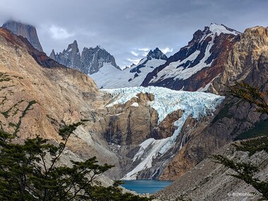 The Cerro Eléctrico rises to the right of the Glaciar Piedras Blancas
