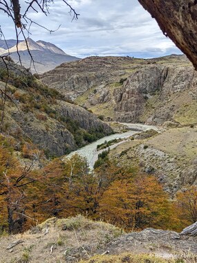 Our trail continues to follow the Rio Fitz Roy...