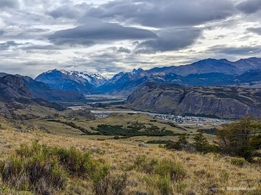We quickly climb above El Chaltén