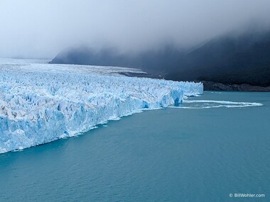 Moments after ice calves off of the Glaciar Perito Moreno