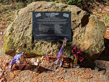 This plaque (https://openplaques.org/plaques/47024) commemorating the victims of the crash was placed on 2006-10-29