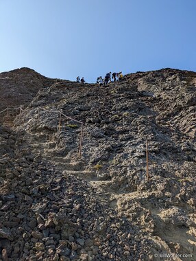 The gang descends the Eldborg I Hnappadal