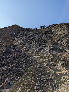 The gang descends the Eldborg I Hnappadal