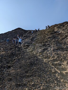 Jason and Jennifer descend the Eldborg I Hnappadal