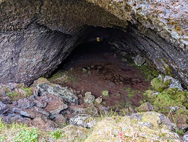 The entrance to the Grash&oacute;lshellir lava tube cave