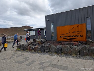 The troops file into the M&yacute;vatn Nature Baths (Jar&eth;b&ouml;&eth;in vi&eth; M&yacute;vatn) to soothe their muscles after a good week of hiking