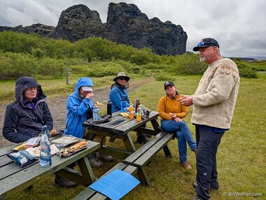A rainy lunch before a lovely hike to Sv&iacute;nadalur