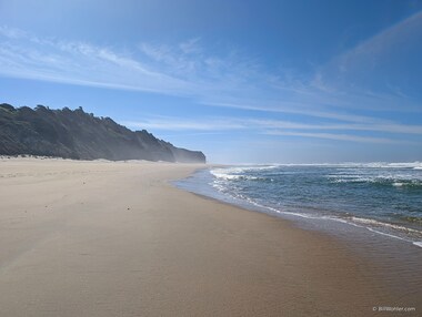 The beach can be reached during low tide from San Gregorio State Beach to the south and contains a fantasic driftwood structure called "The Drift" built by "The Makers"