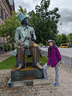 Lori and a statue of Hans Christian Andersen, which was made by Henry Luckow-Nielsen in 1965