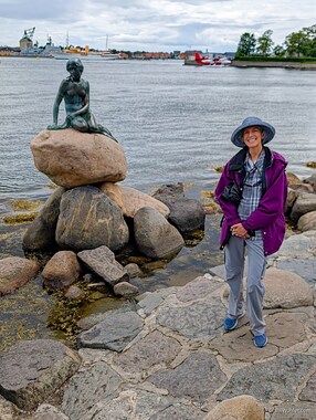 The very popular Little Mermaid (Den lille Havfrue) statue was made by Edvard Eriksen and unveiled in 1913.