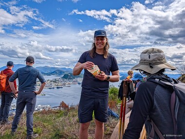 Mats offers treats at the top of Sukkertoppen.