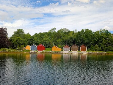 More charming boathouses!
