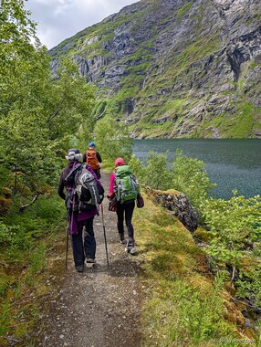 Lori, Stefano, and Cindy walk along the Stigholvatnet.