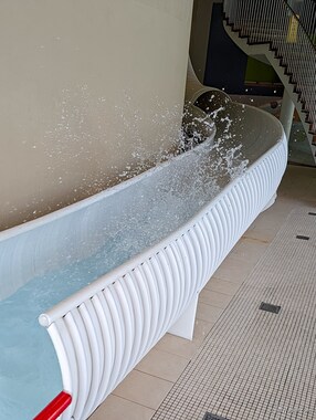 A small pool at the bottom effectively provides all the braking action.