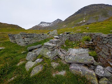 The wooden top half of these s&aelig;tra was likely moved elsewhere; since rocks are plentiful--and heavy--they are left behind.